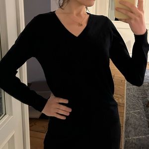 100% merino wool navy sweater from Banana Republic, size S!!💌